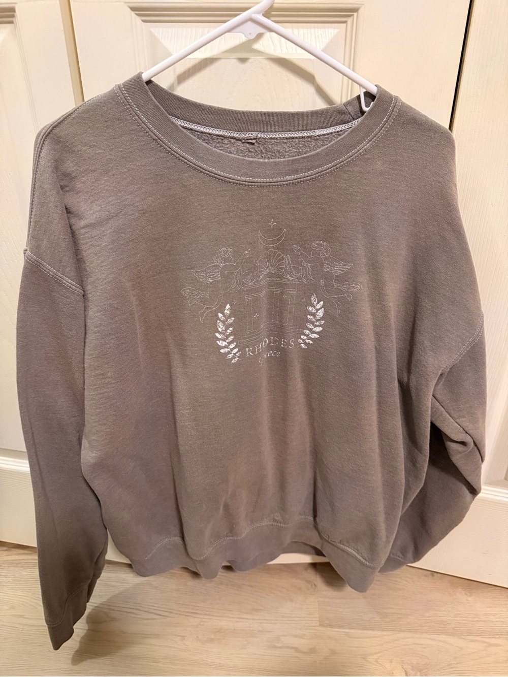 PacSun Gray Crewneck Sweatshirt with Subtle Crest